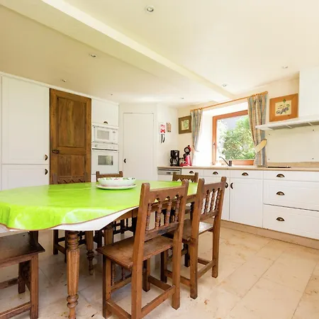 Villa Spacious Retreat In Warizy *
