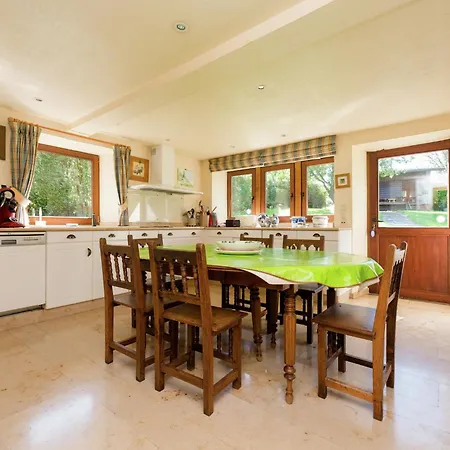 Villa Spacious Retreat In Warizy Rendeux
