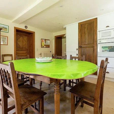 Spacious Retreat In Warizy *