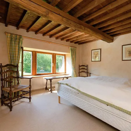 Spacious Retreat In Warizy ロンドゥー