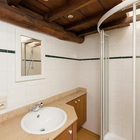 Spacious Retreat In Warizy * ロンドゥー