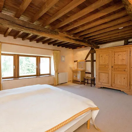 Spacious Retreat In Warizy ロンドゥー